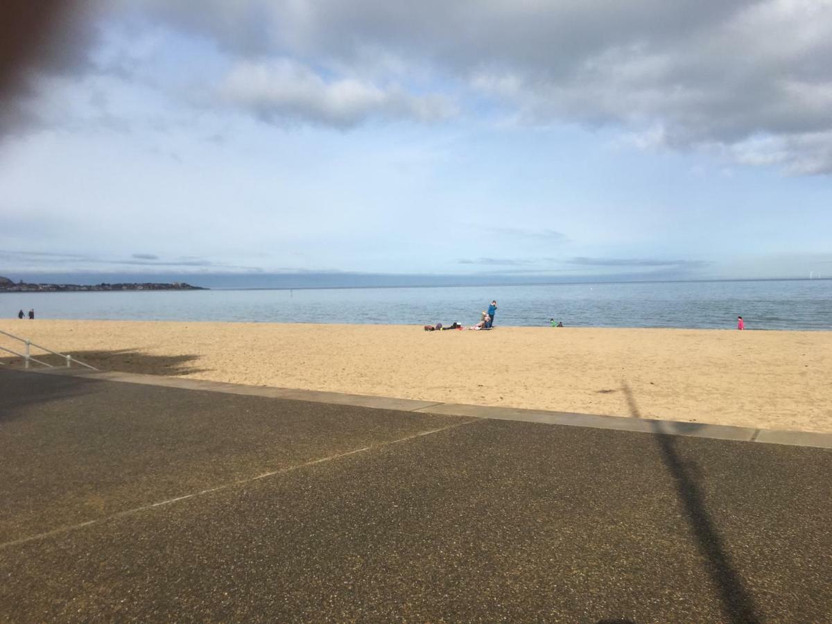 Flat 2 Opposite Travel Lodge 科尔温湾 外观 照片